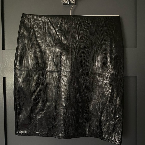 Boohoo skirt faux leather tall - Picture 2 of 9